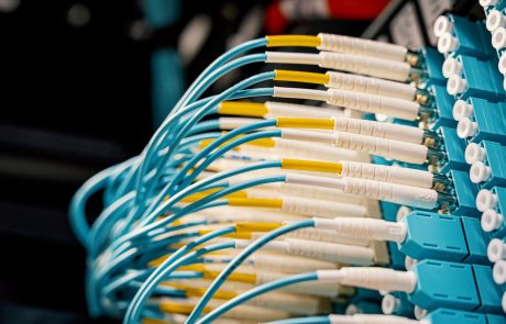 Aplicación del plástico en la electricidad y electrónica Aplicación del plástico en la electricidad y electrónica