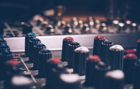 Aplicación del plástico en la electricidad y electrónica Aplicación del plástico en la electricidad y electrónica