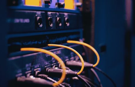 Aplicación del plástico en la electricidad y electrónica Aplicación del plástico en la electricidad y electrónica