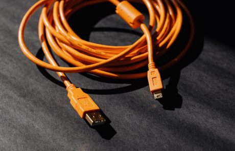 Aplicación del plástico en la electricidad y electrónica Aplicación del plástico en la electricidad y electrónica