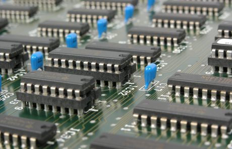 Aplicación del plástico en la electricidad y electrónica Aplicación del plástico en la electricidad y electrónica