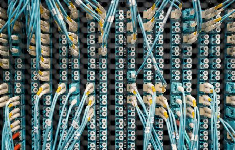 Aplicación del plástico en la electricidad y electrónica Aplicación del plástico en la electricidad y electrónica